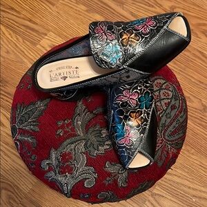L'ATISTE Black Mules with Intricate Embroidery
